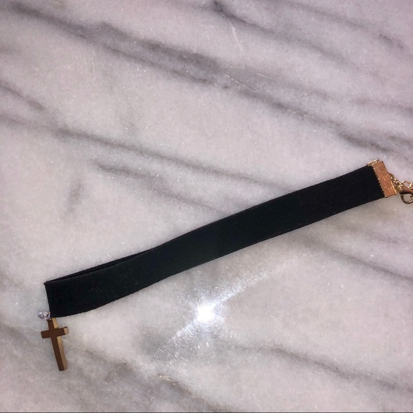 Cross Pendant Choker, NWOT - Picture 3 of 7